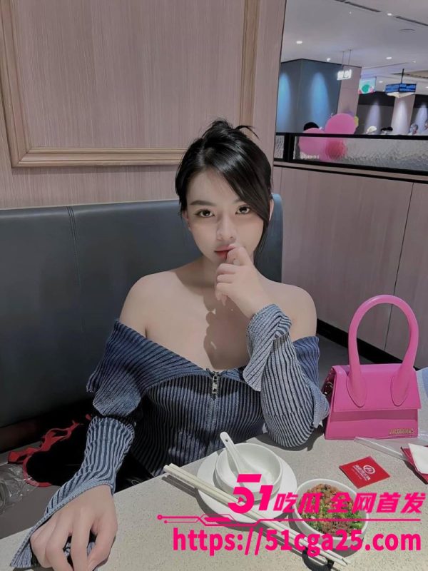 私拍摄影师套路各类美女合集 极品嫩妹大秀美乳 超薄瑜伽裤肥臀小穴一览无余 疯狂试探引爆欲望！-51吃瓜网
