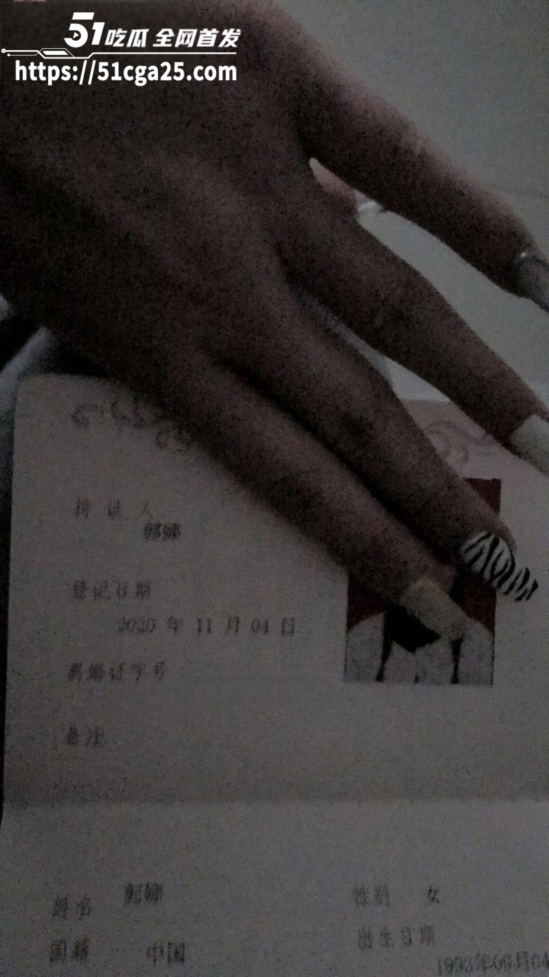 北京气质美甲师 郭娜 为得金主青睐 自称贱逼揉胸自慰 白嫩胴体难以遮盖淫骚本性！ - 51吃瓜网-51吃瓜网