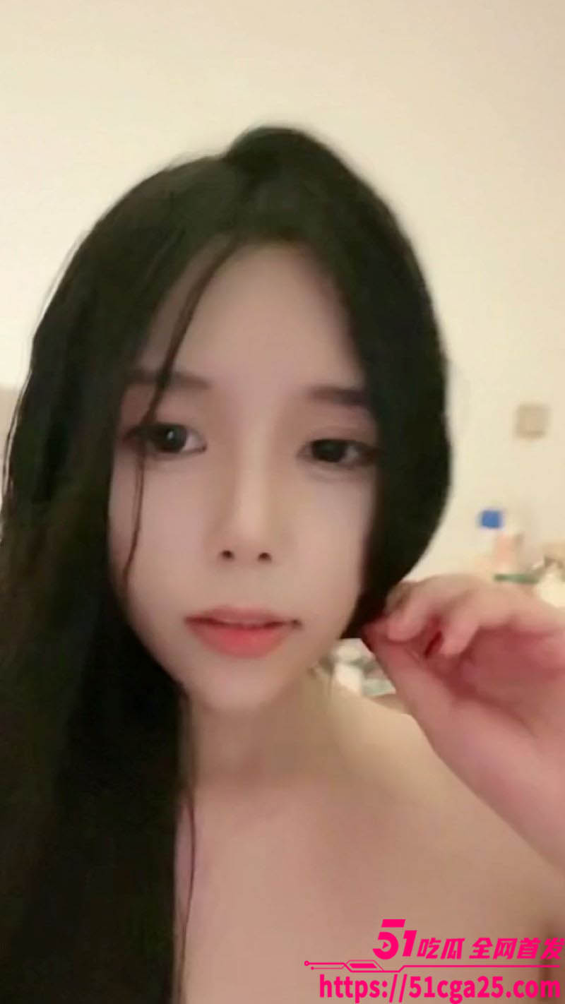清纯嫩妹与金主一对一裸聊曝光 掰开双腿淫骚自慰粉嫩鲍鱼一览无余 终极挑逗效果堪比身临其境 令人欲罢不能！ - 51吃瓜网-51吃瓜网