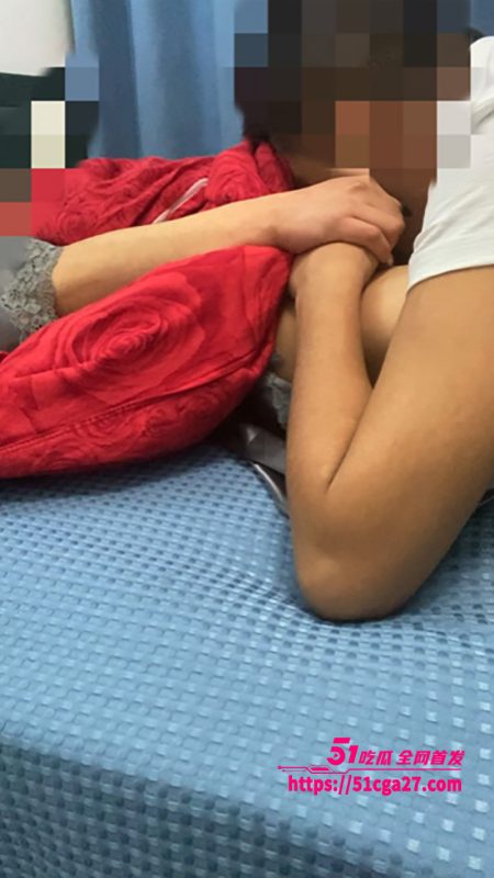 海角乱伦大神 姐姐与我 酒后真实强上亲姐姐 事后她哭的很伤心！-51吃瓜网