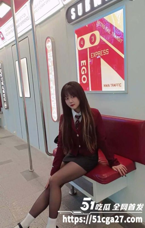 浙江理工大学大三学妹 何旭雅 为赚钱沦为情趣内衣模特 从不露脸到露点 金钱诱惑下的不归路！-51吃瓜网