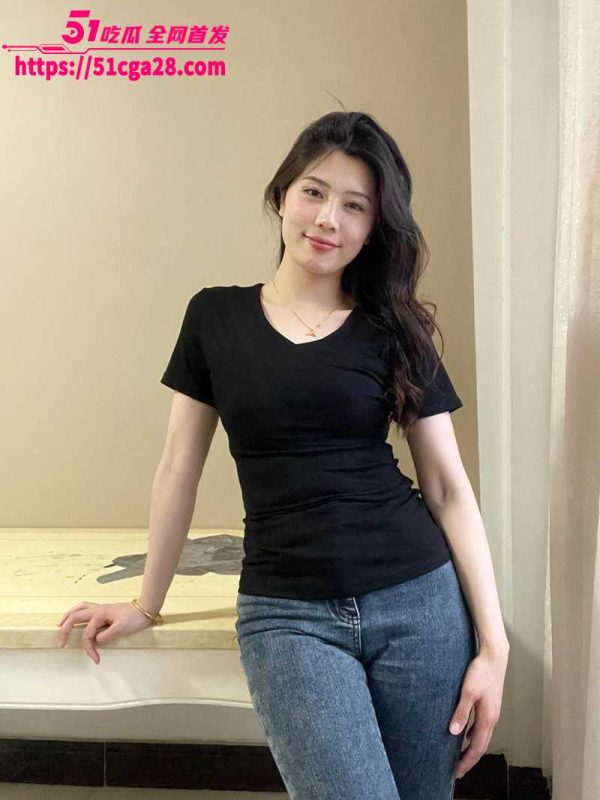 职场性感女神 人妻薇薇姐 经常穿裤里丝勾引老板 被绿帽老公发现后曝出性爱视频！-51吃瓜网