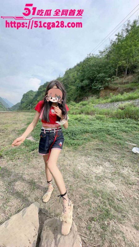 海角乱伦大神 长腿女儿丽丽 户外扣着女儿的逼 扇着女儿的屁股内射她！-51吃瓜网