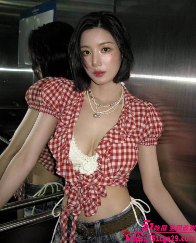 水弹音乐节明星 权恩妃 火辣热舞表演 魔鬼身材圆润巨乳 配合撩人舞姿 骚浪反差尽显！-51吃瓜网
