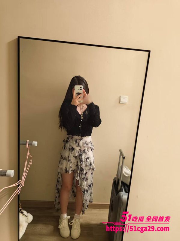 海角乱伦大神 纯爱藏黄刀 趁亲妹没回来狂草表妹 没想到表妹竟然潮喷了！-51吃瓜网