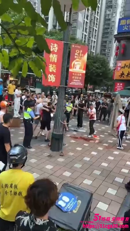 重庆南坪面馆老板 抢客引发血腥斗殴持刀互砍 场面混乱血迹四溅 现场完整版视频流出！-51吃瓜网