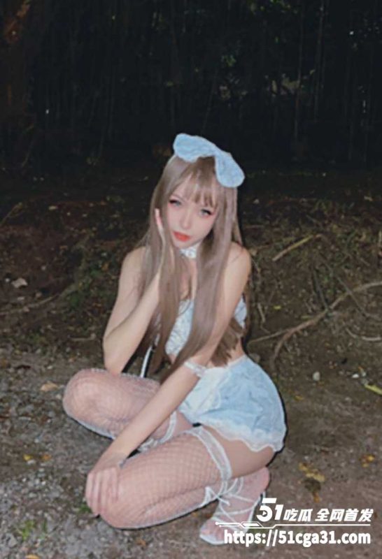 高颜值coser与前男友性爱视频曝光 穿吊带黑丝深喉舔屌 媚眼如丝表情超骚 撅着翘臀被无套后入！-51吃瓜网