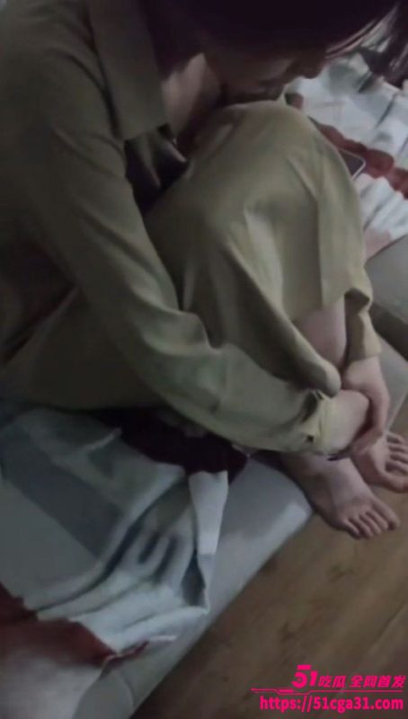海角乱伦大神 我和妹妹的故事 新作 安慰失恋妹妹的 结果成了我和她的第一次解逅！-51吃瓜网