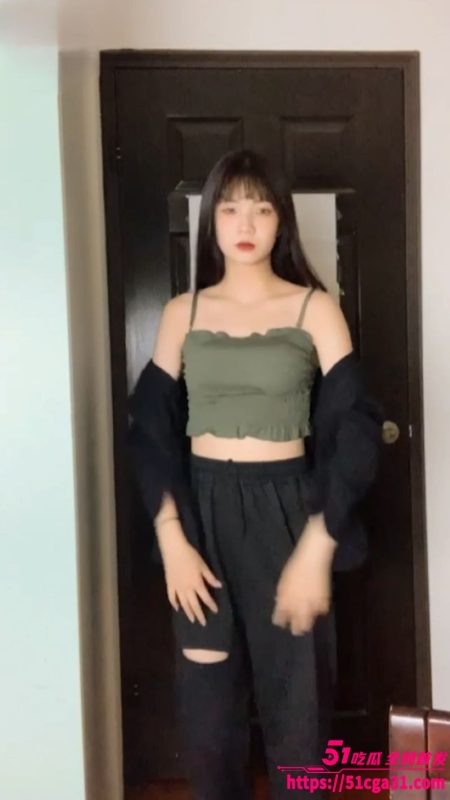 台湾甜妹 李轩怡 裸体面试视频曝光 近距离展示白嫩酮体 美乳嫩穴诱惑十足！-51吃瓜网