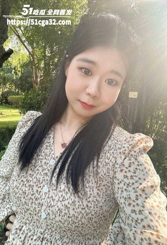 福建已婚人妻绿帽性爱视频流出 绿帽夫妇约单男爆操淫妻 骑脸舔逼撅腚后入 老公边看边拍还打飞机！-51吃瓜网