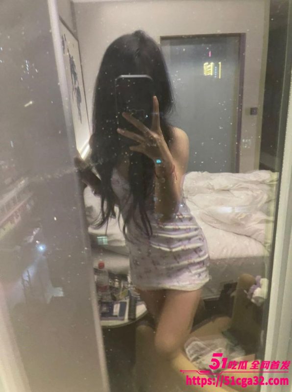 纯情女大学生私下自拍献炮友 酒店被大叔狂操后入 啪啪声混杂她的骚浪的呻吟 兼职令人血脉喷张！-51吃瓜网