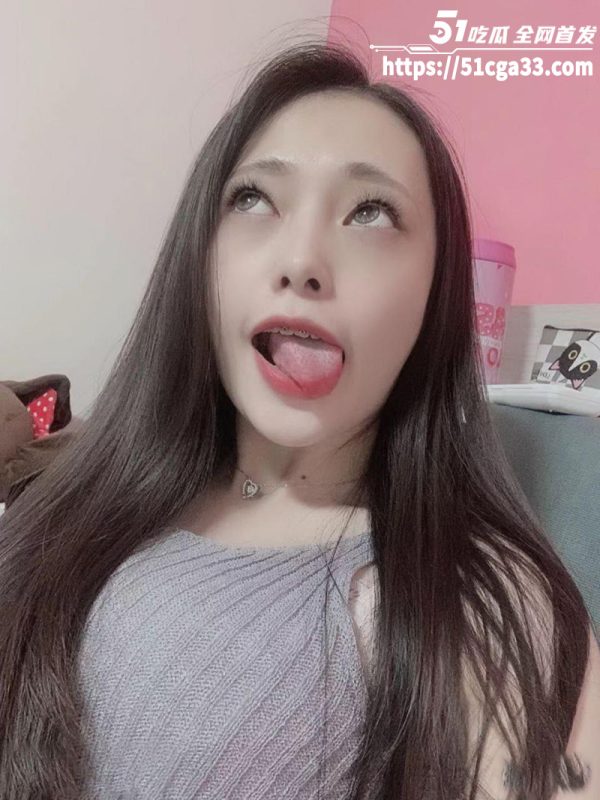 高颜值反差女大学生 发骚自拍视频流出 娇柔身躯雪白美乳性感尤物 双指插嘴自慰骚穴！-51吃瓜网