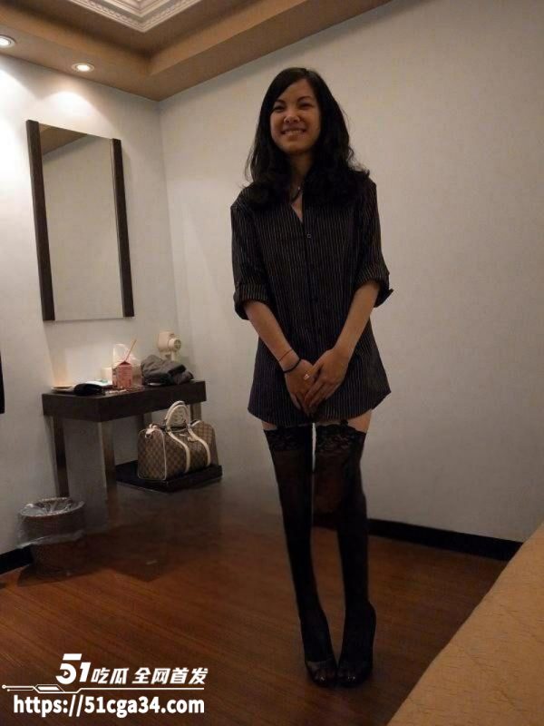 四川达州轻熟人妻 卢佩盈 背着老公约炮友上门泄欲 在儿子床上激情交欢 露脸口交风骚至极！-51吃瓜网