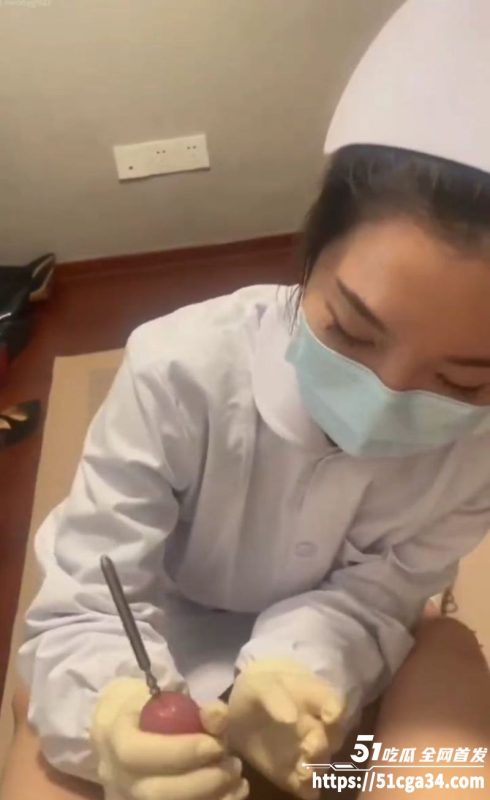 护士小姐姐最新调教玩法曝光！润滑油涂抹私处 钢针插龟头 极限刺激令人下体发凉！-51吃瓜网