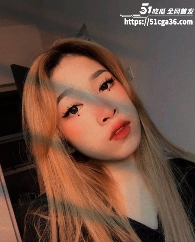 极品金发美女 酒店开房打炮视频流出 主动上位骑乘男友大屌 超绝美臀肉浪滚滚 香艳至极-51吃瓜网