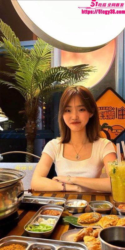 呼和浩特清纯女大学生 毕其格 做爱视频流出 黑丝渔网包裹蜜桃臀 各种视角猛操蝴蝶嫩穴 ！-51吃瓜网