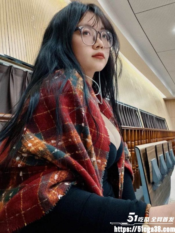 青海师范大学 李娇娇 大尺度私生活曝光 温柔班长床上变淫荡尤物 小穴紧夹肉棒 淫水四溅！-51吃瓜网