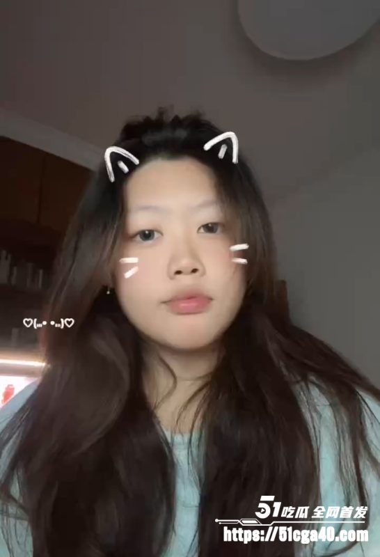 上海反差少女 杨念悦 大尺度露出视频流出 火车上当众玩奶自慰 被7男轮奸玩8P还爆菊 不雅视频全曝光！-51吃瓜网