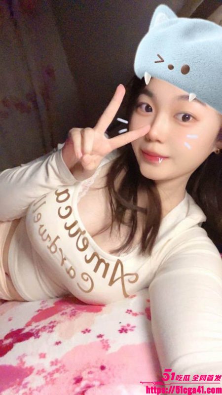 青岛21岁巨乳老师 温玲 不雅视频泄露 情趣酒店天花板镜子自拍 被男友按在身材狂操 淫叫连连！-51吃瓜网