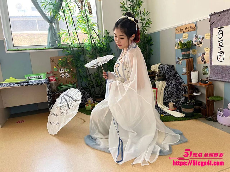 山东烟台女幼师与细狗绿帽男 性爱视频网盘破解曝光 巨乳肥臀丰满母狗 被多姿势无套爆操！-51吃瓜网