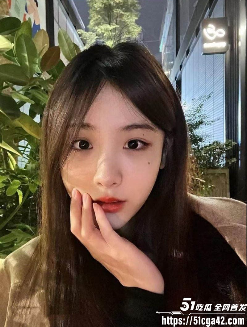 广西南宁良庆大学生 李一凡 性爱泄密！床上化身淫荡尤物 边被猛操边玩玩具 反差十足！ - 51吃瓜网-51吃瓜网