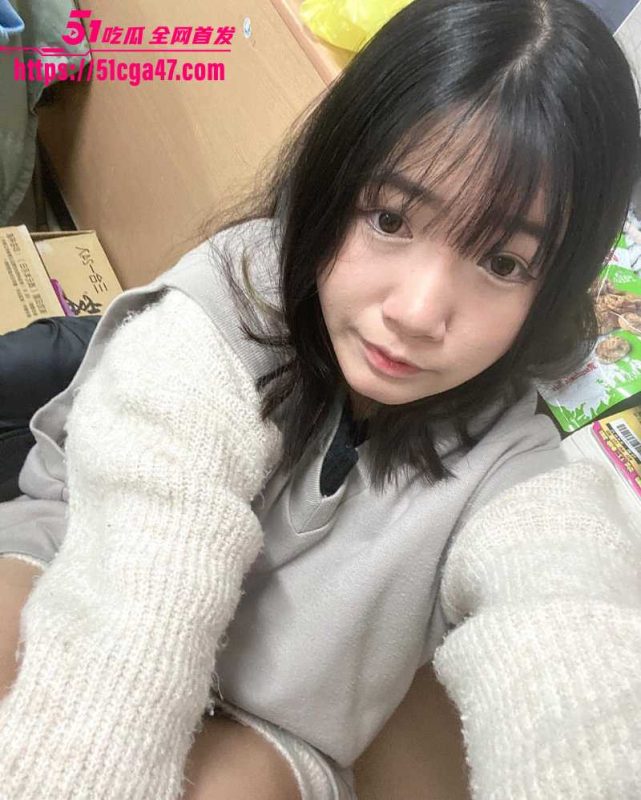 超可爱齐刘海学生妹 黄语婧 社交媒体聊色发裸照惨遭外流 巨乳白虎小母狗揉奶自慰！-51吃瓜网