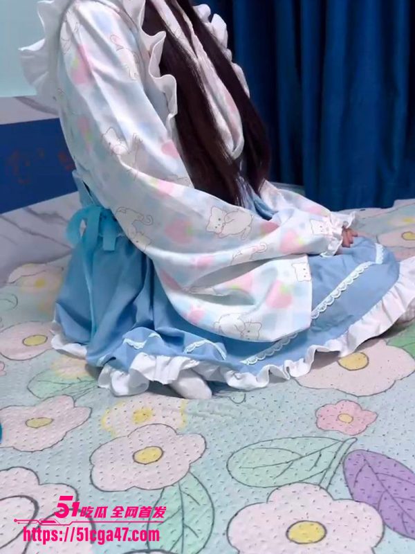 海角乱伦大神 家有萝莉女儿 女儿晚归小穴里还有别人的精液？大家帮我看一下是不是精液？-51吃瓜网