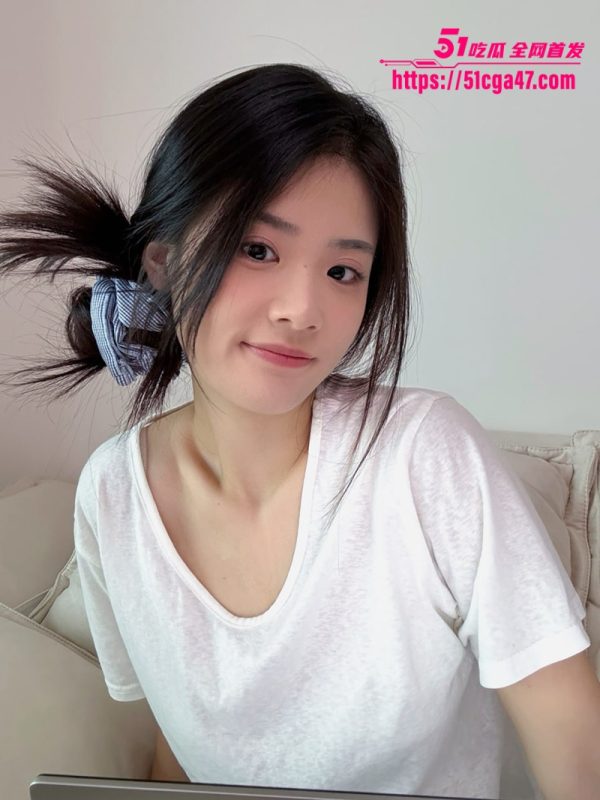 高校学生反差婊 约炮视频全校疯传 白虎嫩穴后入抽插 连干八次操翻母狗！-51吃瓜网