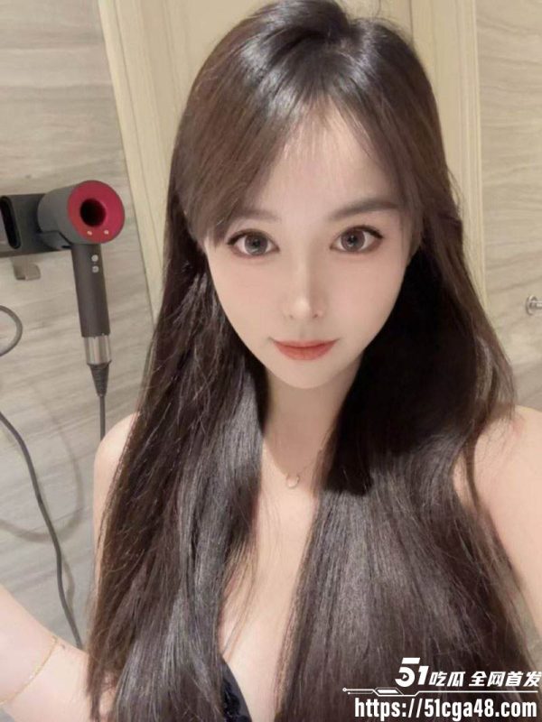 推特良家杀手 我的枪好长 新作 19岁楚楚小姐姐被群P狂操 臀部高翘骑乘榨精 娇喘不断！-51吃瓜网
