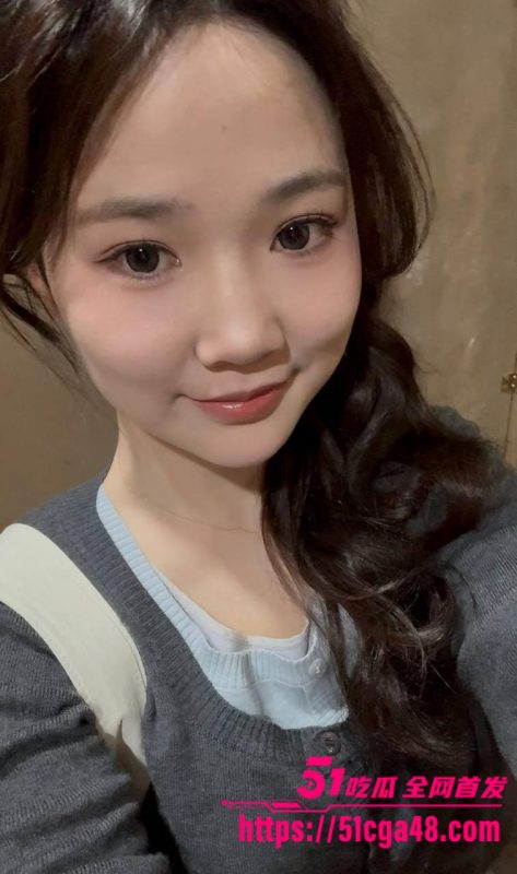 武汉某大学超极品学生妹 私下兼职做鸡视频流出 线上展示傲人胸脯 线下卖B捞钱 完美露脸表情淫靡!-51吃瓜网