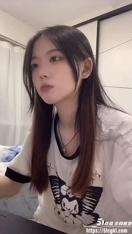 高颜值大学生母狗直播漏点合集！低胸睡衣下尽显白皙肌肤 春光乍现乳头暴露 堪称视觉盛宴！-51吃瓜网