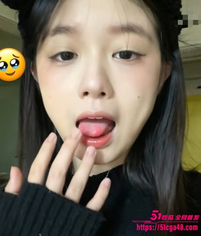 香港18岁美少女 陈婧瑜 黑丝翘臀调教视频流出 尺度大到让人瞠目结舌！-51吃瓜网