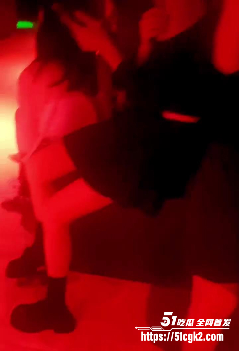 探店揭秘砂舞舞厅 中国最嗨的娱乐场所 性感少妇任君挑选 刺激体验摸奶抠穴 堪称男人的天堂！ - 51吃瓜网-51吃瓜网