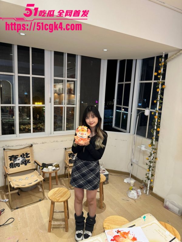 吉林大三学生妹 张娜 性爱视频泄密 文静女孩秒变淫骚母狗 性欲爆棚操完不满足 继续用道具自慰玩弄骚穴！-51吃瓜网