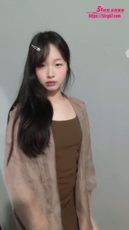 高颜值福利姬 小绒ovo 露脸裸舞大秀 动作撩人边脱边舞 身材火辣诱人至极！-51吃瓜网