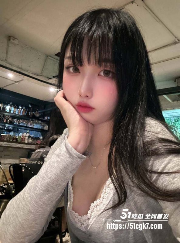 杭州女大学生反差母狗曝光 有钱就能操 被金主爸爸各种无套狂插 两个大奶子都快甩出屏幕了-51吃瓜网