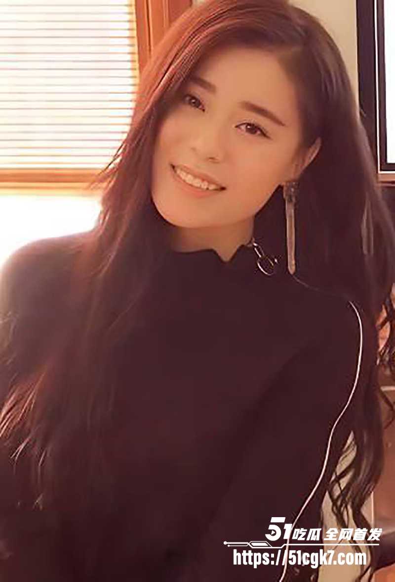 巨乳福利姬 顾奈儿 土豪定制私拍流出！魔鬼身材绝美尤物 露乳摇奶上演极致诱惑 完美的性爱女神！ - 51吃瓜网-51吃瓜网
