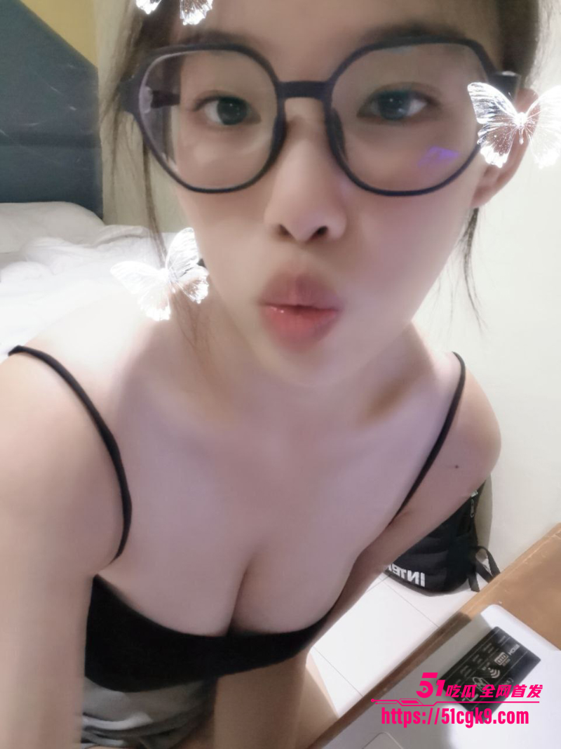 反差眼镜妹大奶自拍裸照泄密 男友露脸口交视频流出 极品身材骚爆全网！ - 51吃瓜网-51吃瓜网