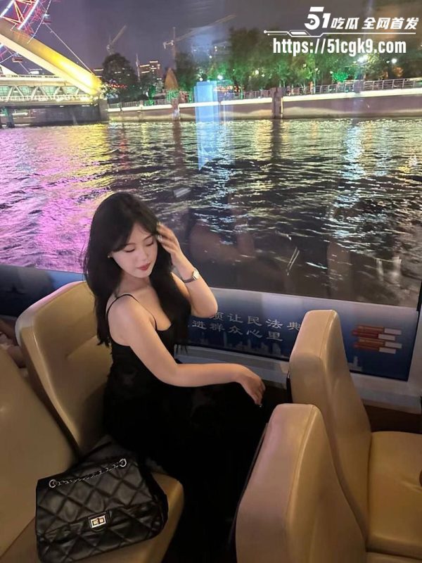 上海高颜值女大学生 吴思涵 被金主包养性爱视频流出 黑丝情趣内衣口交摆拍 蜜穴滴水骚气迷人！-51吃瓜网