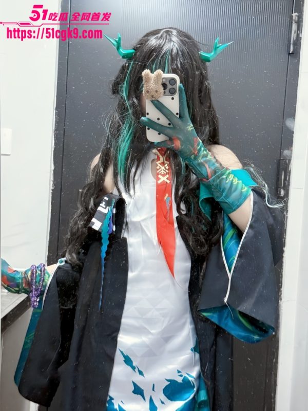 推特萝莉福利姬 现实是宅 女仆装自慰 粉嫩美鲍和玉足同框齐露 水晶自慰棒自慰潮吹 令人欲罢不能！-51吃瓜网