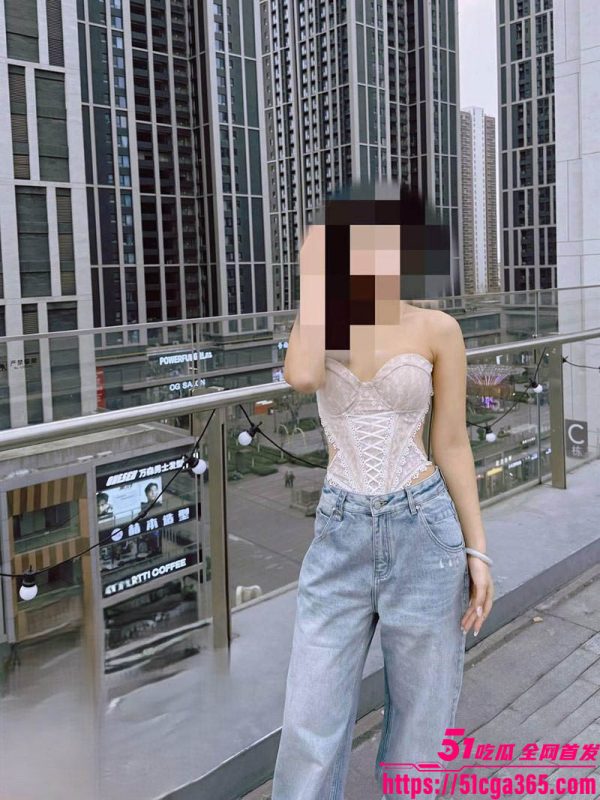 海角乱伦大神 39岁大屁股妈妈 新作！汉服表姐深喉口交 被狠入翘臀 淫叫不断！-51吃瓜网