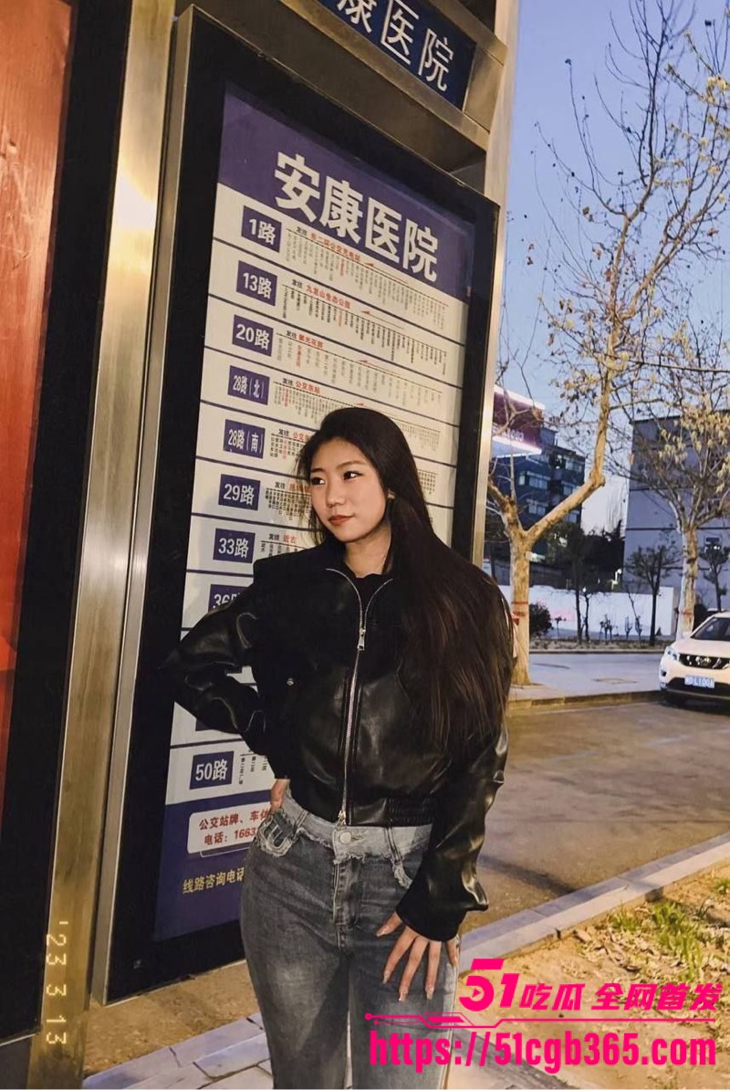西安外国语大学反差婊 何岚婷 被金主包养调教视频流出 黑丝开裆裤后入猛捅 被操到浪叫连连！ - 51吃瓜网-51吃瓜网