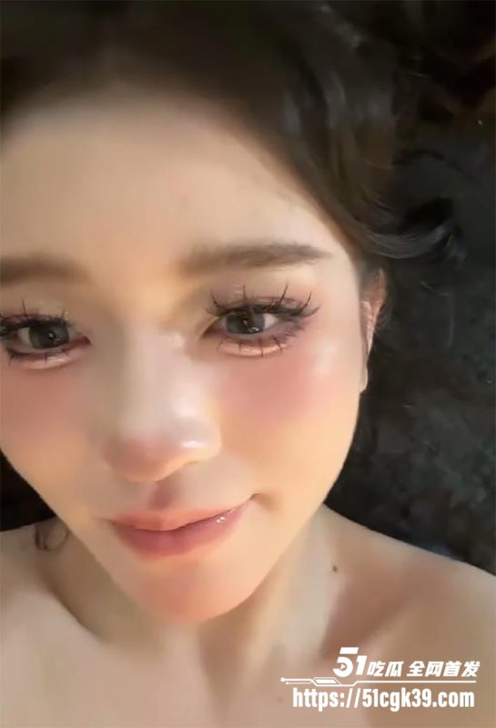 00后美少女裸聊视频流出！巨乳嫩穴全裸出镜 淫声浪语挑逗不停 发骚淫叫让人硬爆  掰逼揉穴看完必射！-51吃瓜网