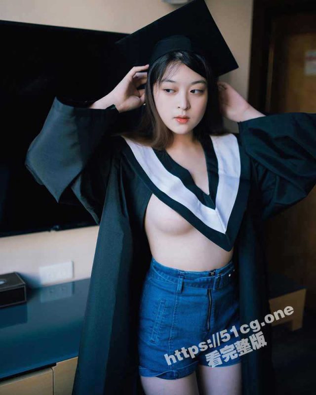 近期最震撼的泄密视频 著名艺校毕业生 为了接戏被潜规则偷拍视频流出-51吃瓜网