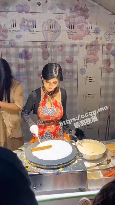 狗头萝莉卖煎饼！抖音百万粉丝网红狗头萝莉 退圈摆摊卖煎饼 一天赚400元 【附狗头萝莉14分钟性爱视频】-51吃瓜网