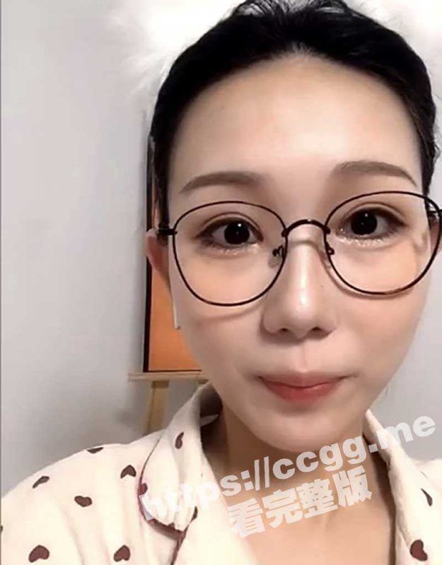 露脸才是王道  东北极品甜美眼镜姑娘 蜜桃臀「田静怡」 与男友视频通话 洗澡发骚自摸挑逗-51吃瓜网