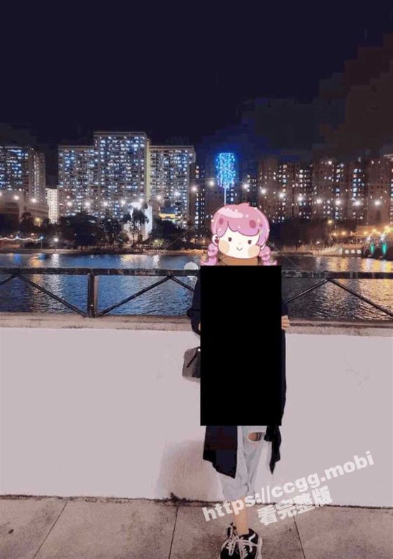 良家妇女爱露出！香港40岁辣妈“晒胸”成瘾  走遍公共场所拍120多张裸照  56分钟视频流出！-51吃瓜网