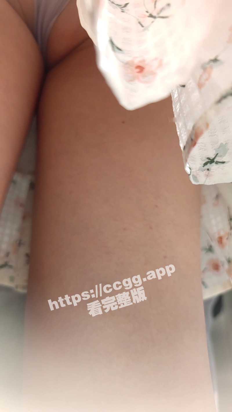 夏日风光一览无遗！大神抄底各种高颜值妹妹 五颜六色骚内映入眼帘 窄内包不住露逼毛！ - 51吃瓜网-51吃瓜网
