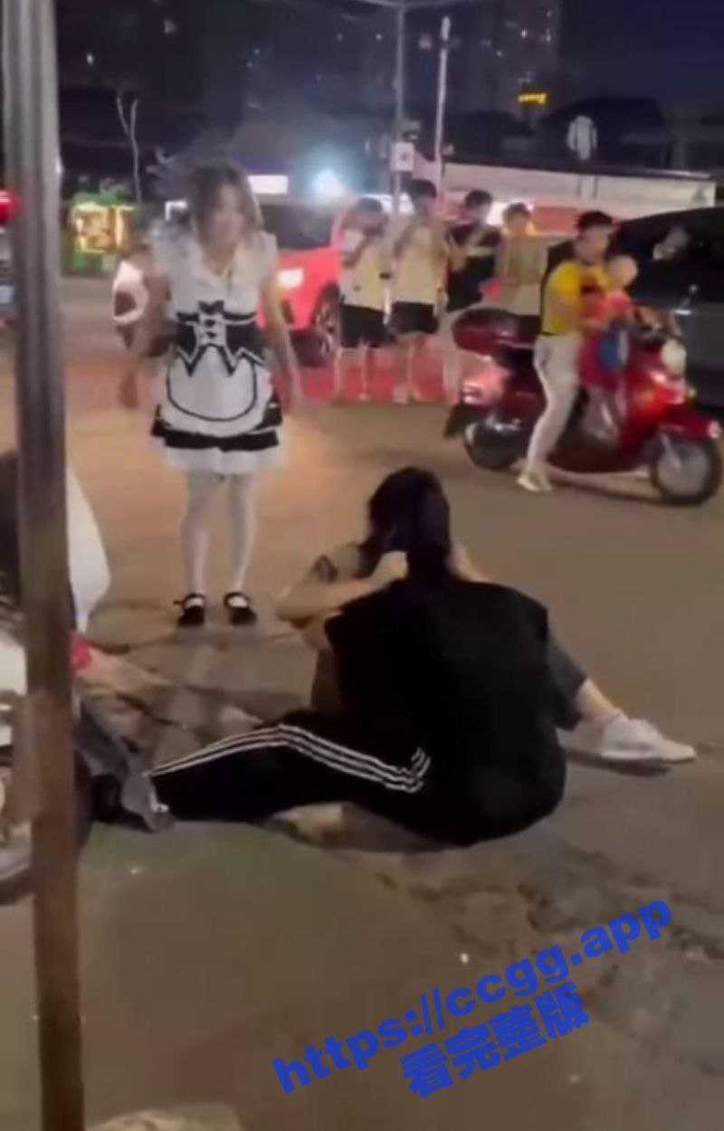 暴力萝莉 街头大玩“阿优根‘” 1v2直接一脚爆头 全面碾压现场实拍！ - 51吃瓜网-51吃瓜网