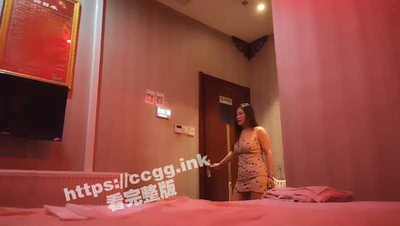 你来做服务 老板很高兴 但你开直播，老板不喜欢！小伙偷拍直播嫖娼过程被老板当场抓包！还有中文字幕哦-51吃瓜网
